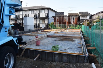⑧